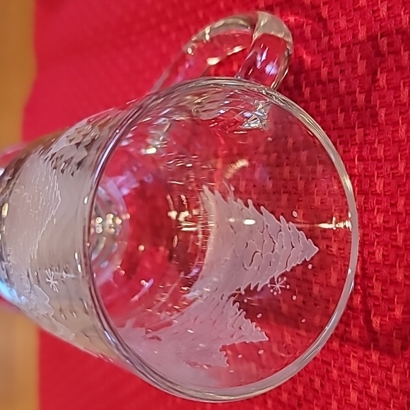 Two 10 9z Christmas Pedestal Mugs - Picture 4 of 6